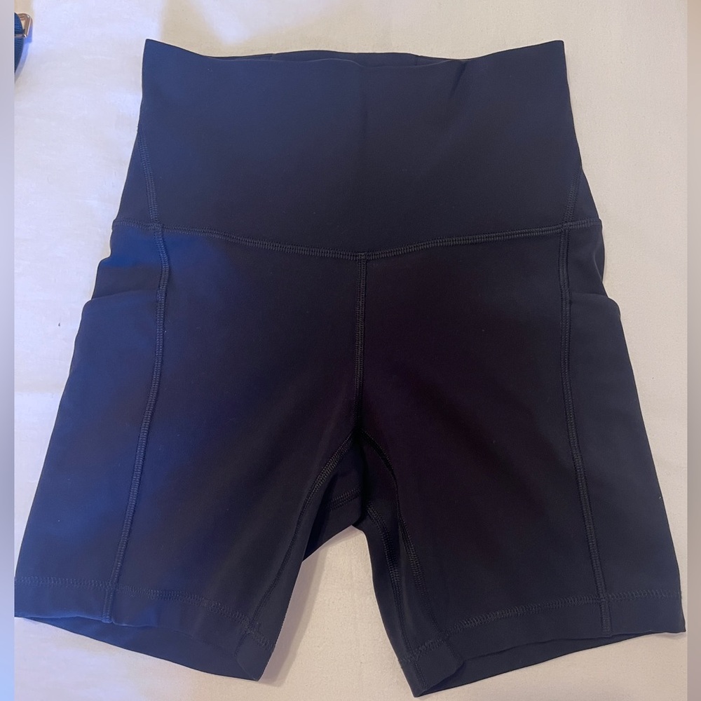 Lululemon Align Short w Pockets Size 4 6in